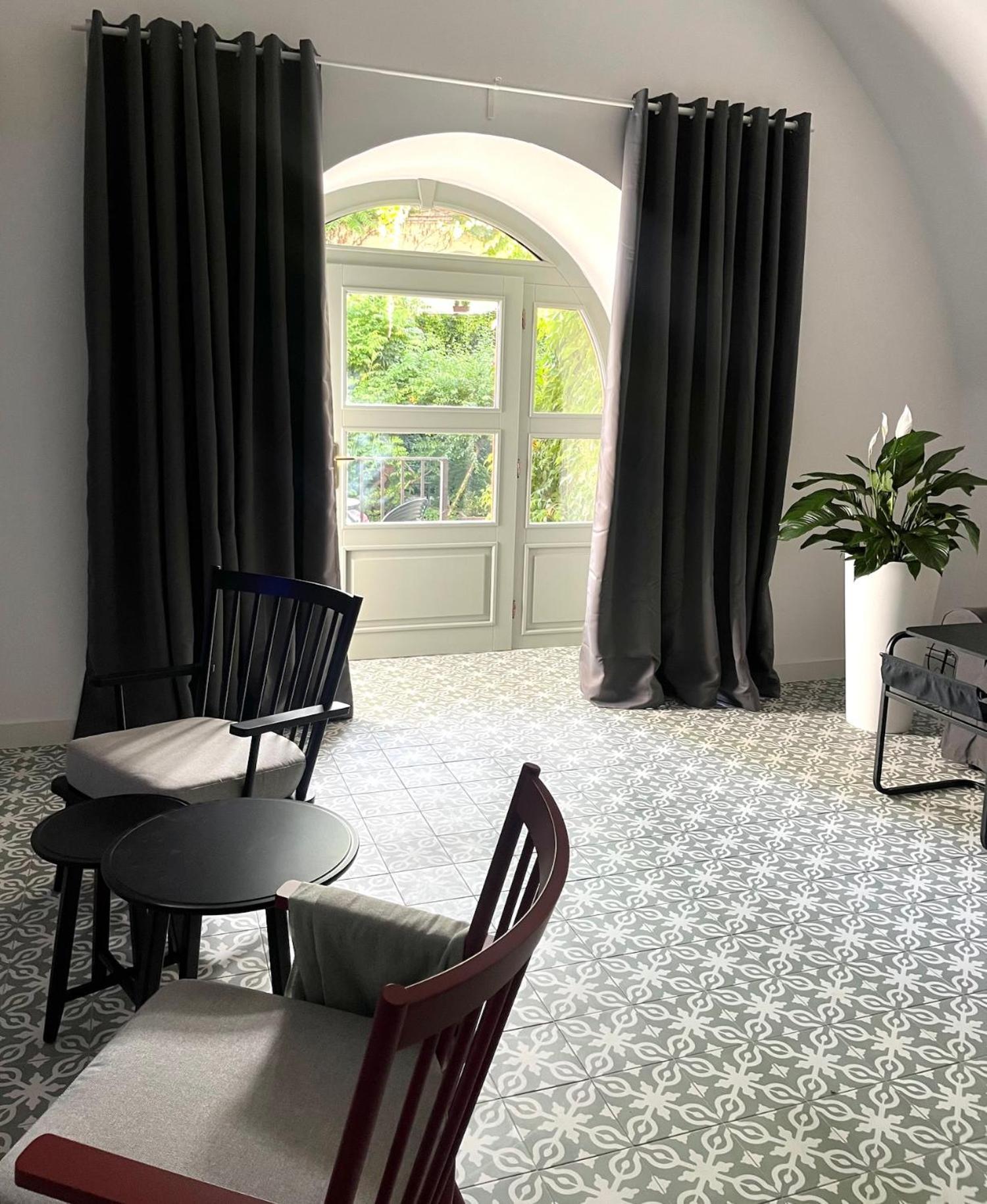 Palac Daun - Studio Apartments Зноймо Экстерьер фото